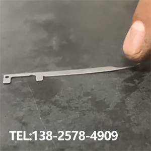 超薄異形小鋼片整平機(jī)-長(zhǎng)45寬8厚0.4矯平機(jī)-校平矯平精度0.04mm