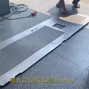 1.5mm厚機(jī)柜網(wǎng)板矯平機(jī)-高精密機(jī)箱機(jī)柜整平機(jī)-一次校平，沖孔網(wǎng)無反彈