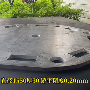 30mm厚鋼板，直徑1.55米機加工變形矯平機視頻